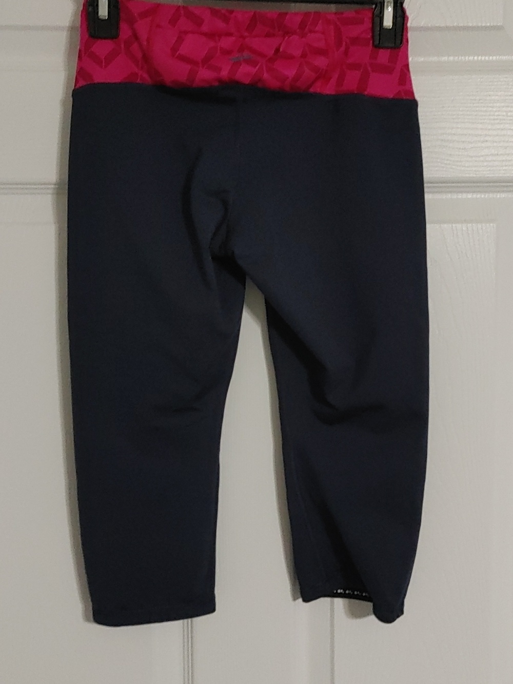 Brooks Navy Leggings with Pink Waistband Women's Sz XS Grippers On Bottom Hem - Picture 5 of 6